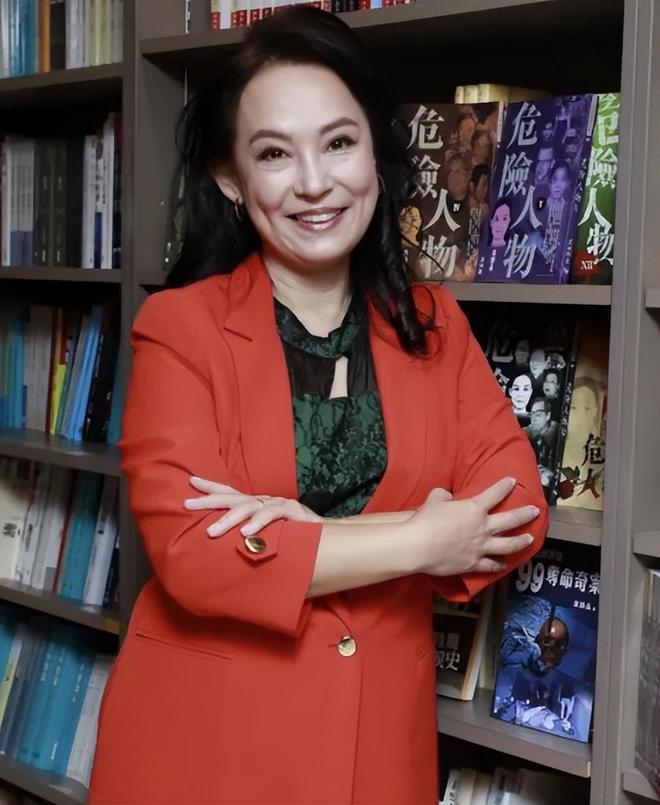 《醉拳2》抢功加导演名二人旧怨被扒EVO视讯资深艺人翁静晶炮轰成龙!(图8) 《醉拳2》抢功加导演名二人旧怨被扒EVO视讯资深艺人翁静晶炮轰成龙!(图8)